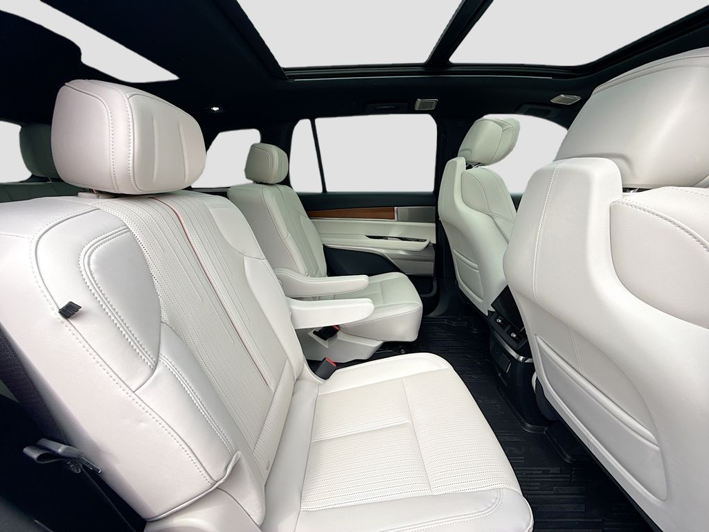2026 Cadillac VISTIQ Sport - Photo 29