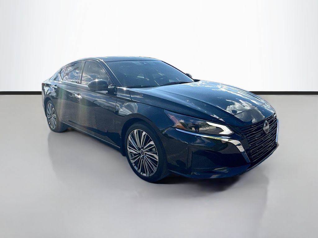 2025 Nissan Altima SL photo 3