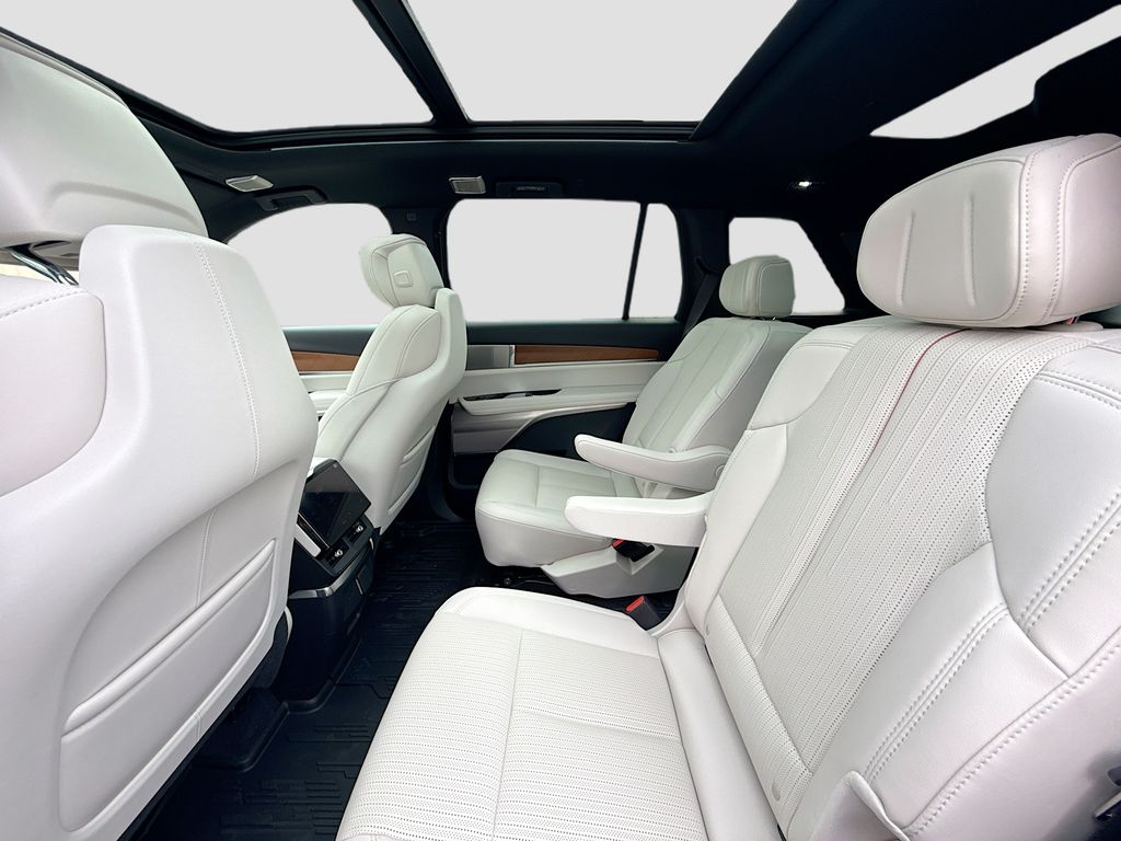 2026 Cadillac VISTIQ Sport - Photo 25