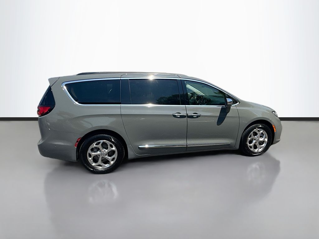 2022 Chrysler Pacifica Limited photo 4