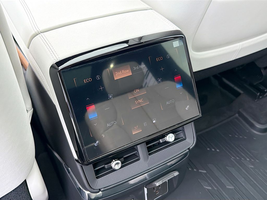 2026 Cadillac VISTIQ Sport - Photo 26