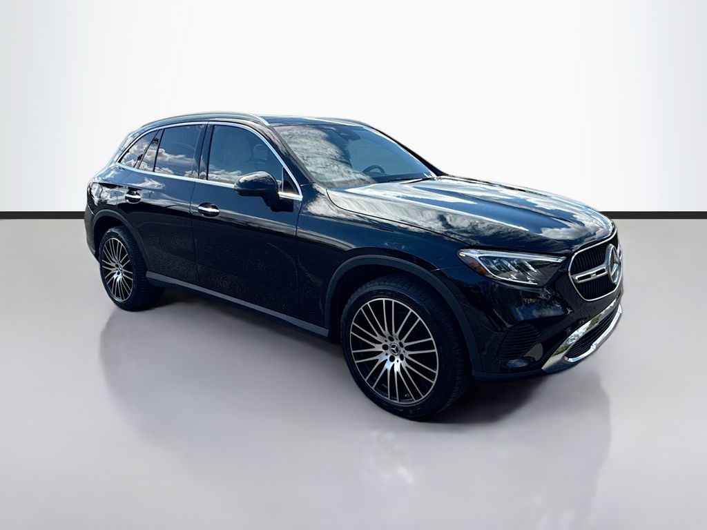 2024 Mercedes Benz GLC 300 photo 3