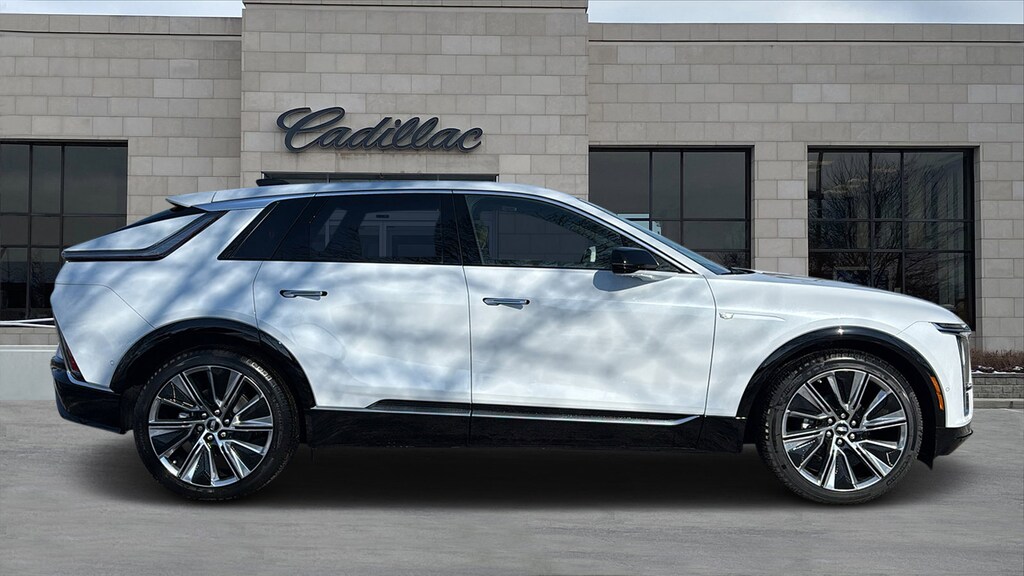 New 2026 CADILLAC LYRIQ Signature Luxury SUV