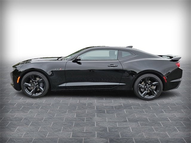 Used 2021 Chevrolet Camaro LT1 with VIN 1G1FE1R78M0122699 for sale in Fayetteville, NC