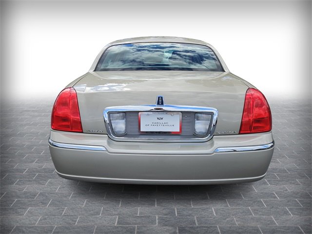2011 Lincoln Town Car Signature Limited photo 3