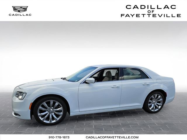 2019 Chrysler 300 Touring L's photo