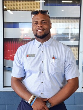 Staff member DRE'ON BIVINS from 835baaa13043