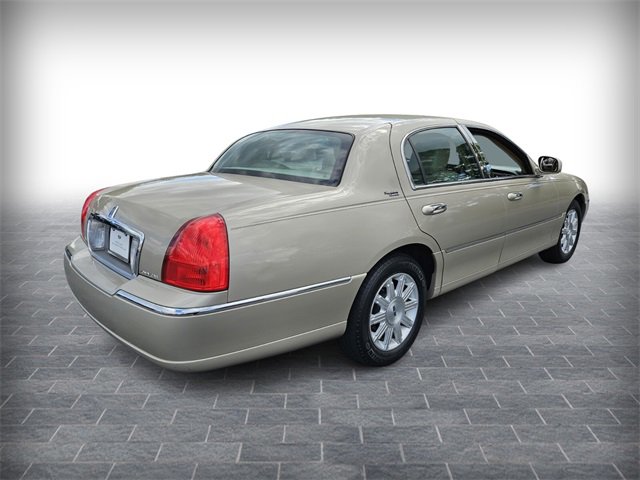 2011 Lincoln Town Car Signature Limited photo 4