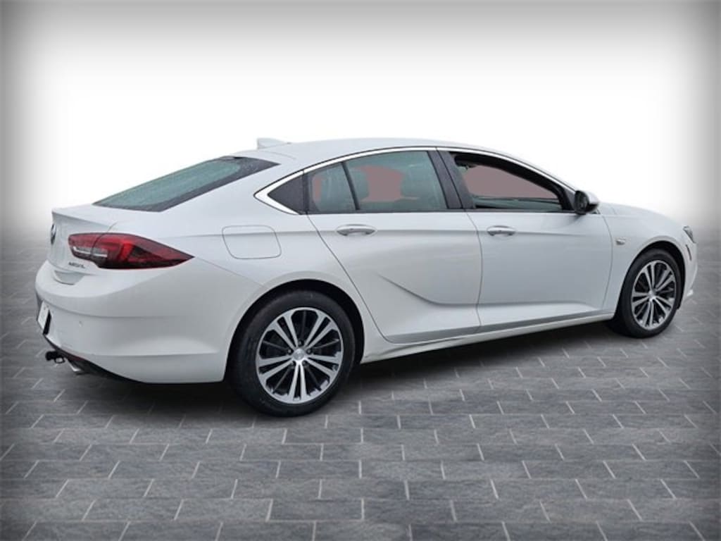 Used 2018 Buick Regal Sportback Essence Car