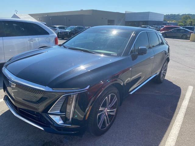 2023 Cadillac Lyriq Luxury photo 3