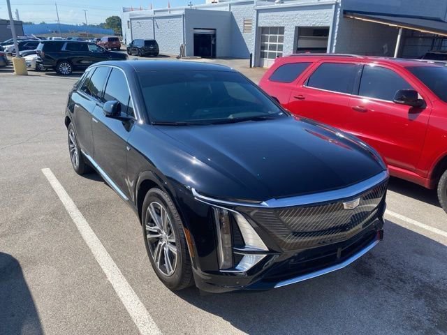 2023 Cadillac Lyriq Luxury photo 2