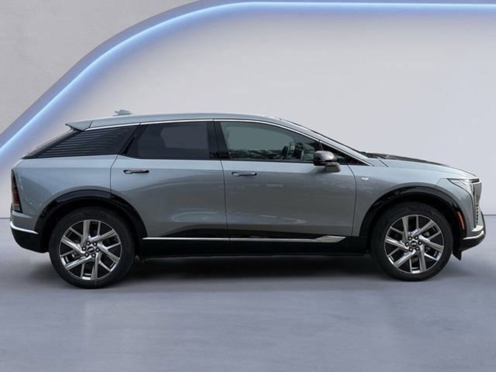 New 2025 CADILLAC OPTIQ Luxury w/1SC SUV