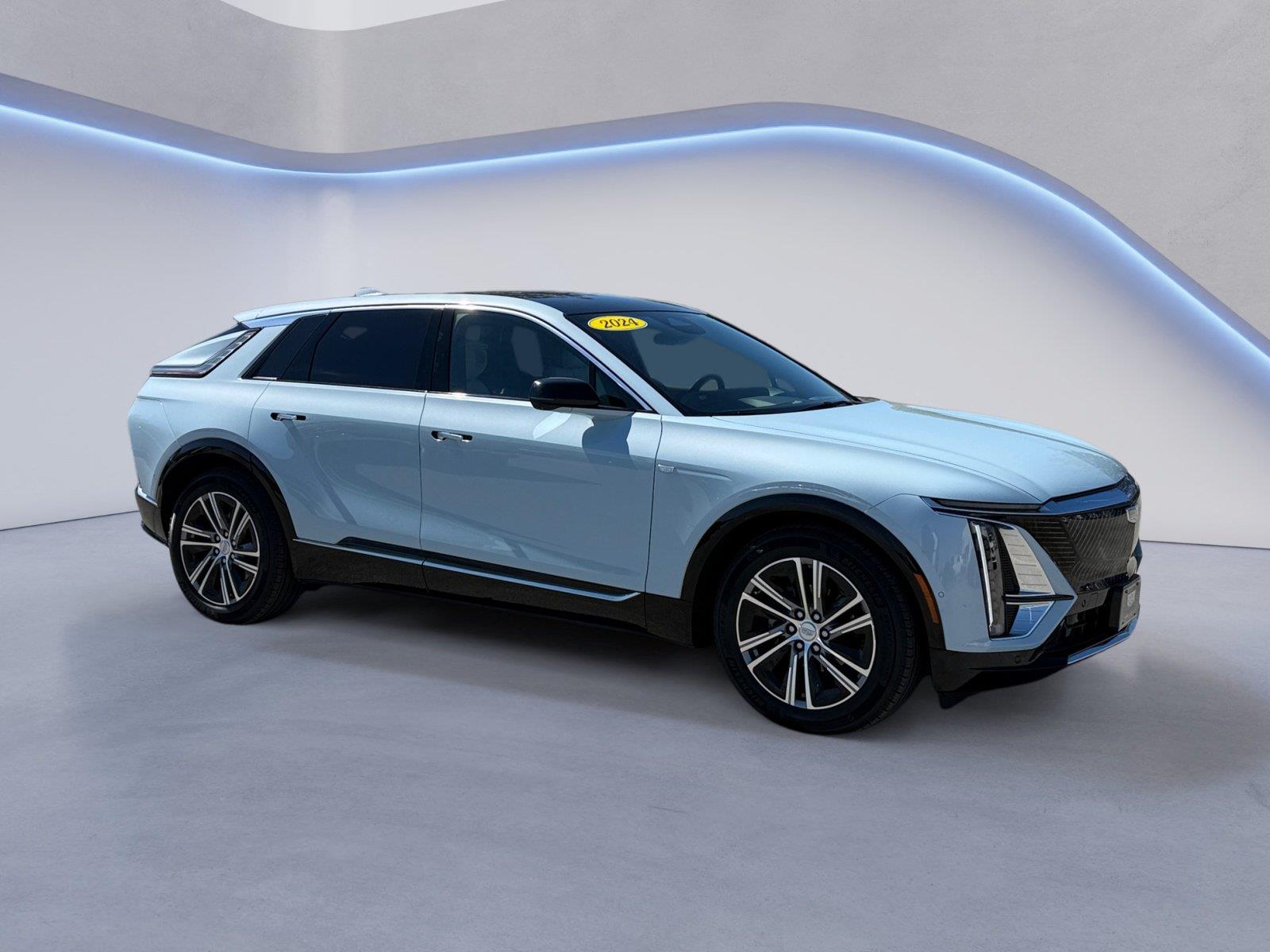 2024 Cadillac LYRIQ Luxury 2
