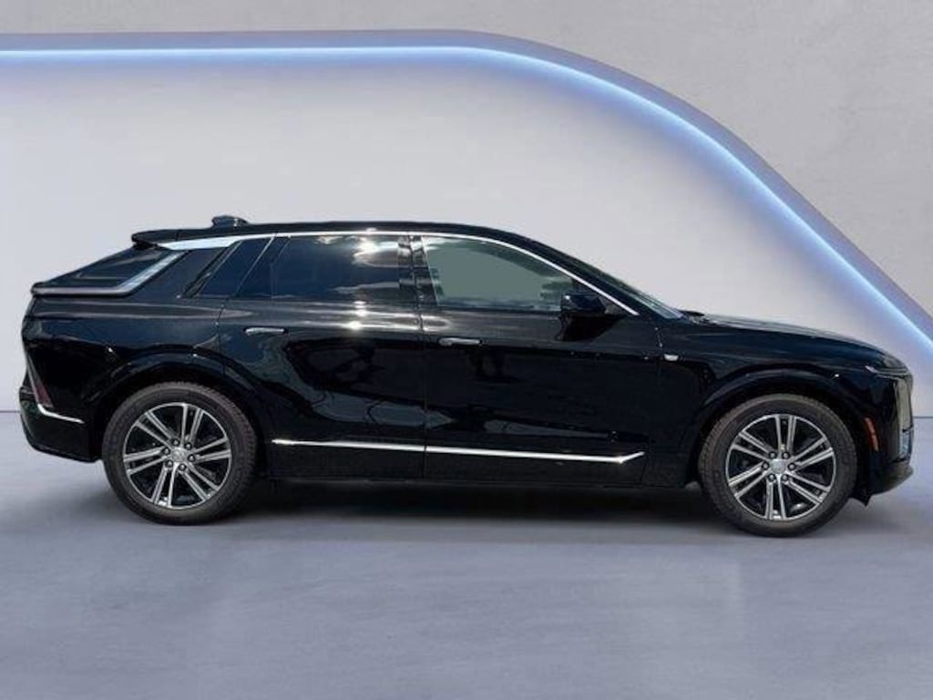 New 2025 CADILLAC LYRIQ Luxury w/1SD SUV
