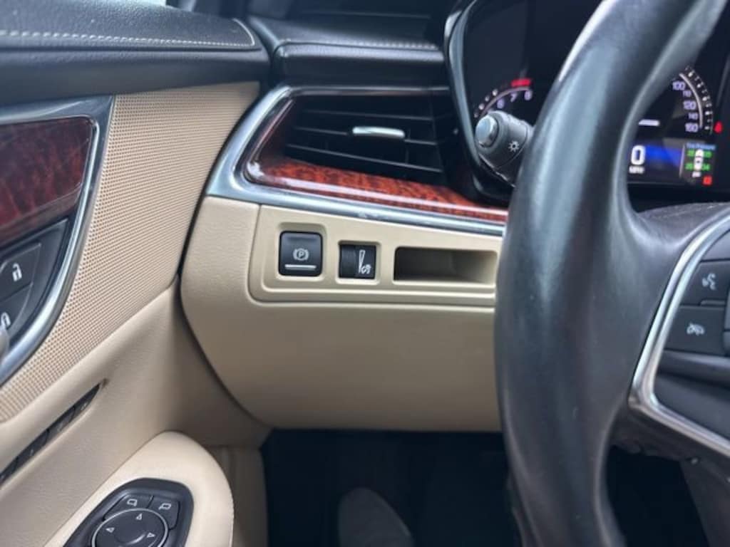 Used 2017 Cadillac XT5 Luxury SUV