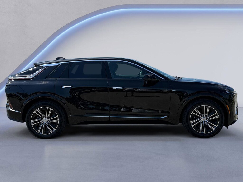 New 2026 CADILLAC LYRIQ Luxury SUV
