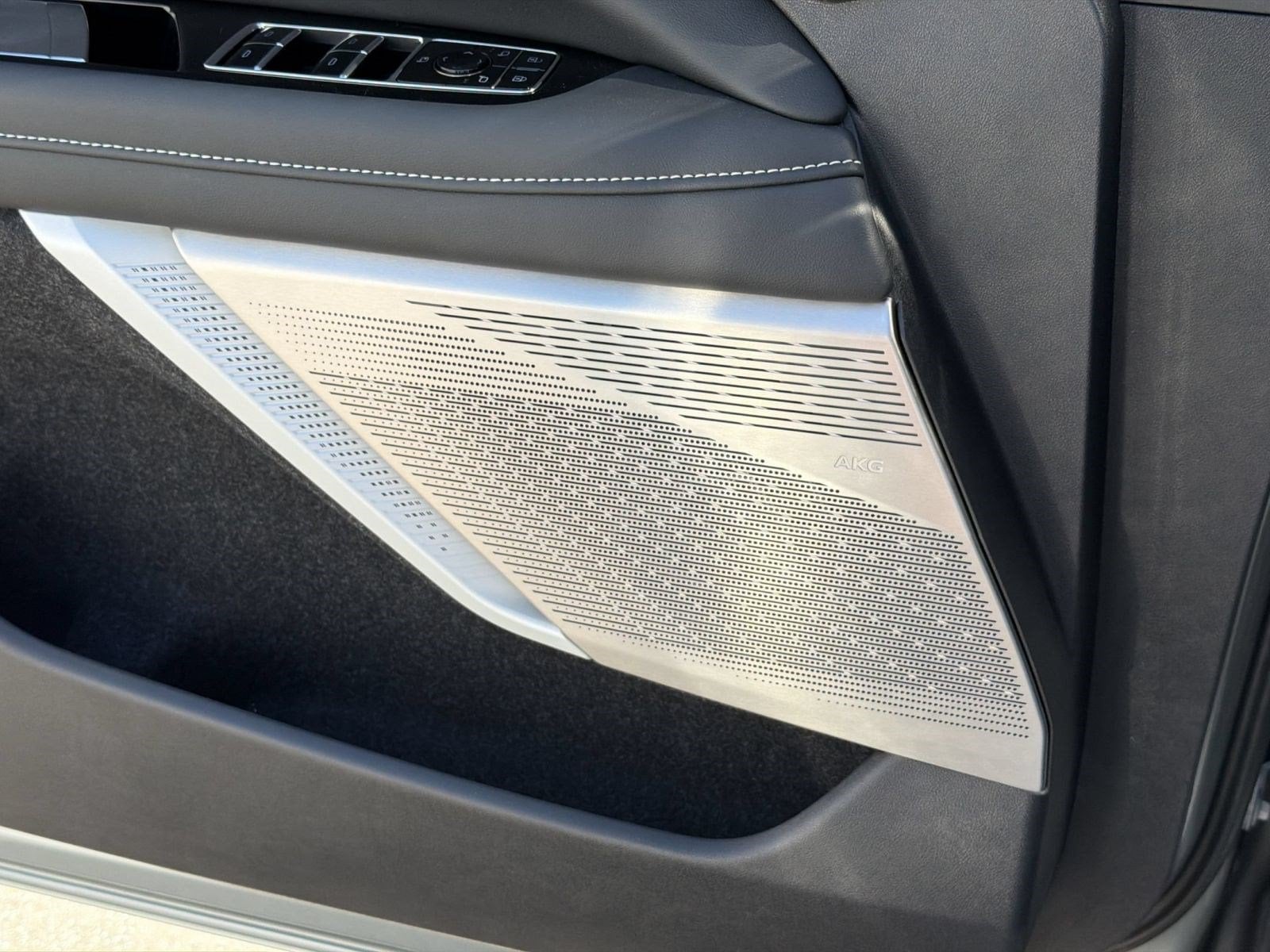 2026 Cadillac OPTIQ Luxury - Photo 25