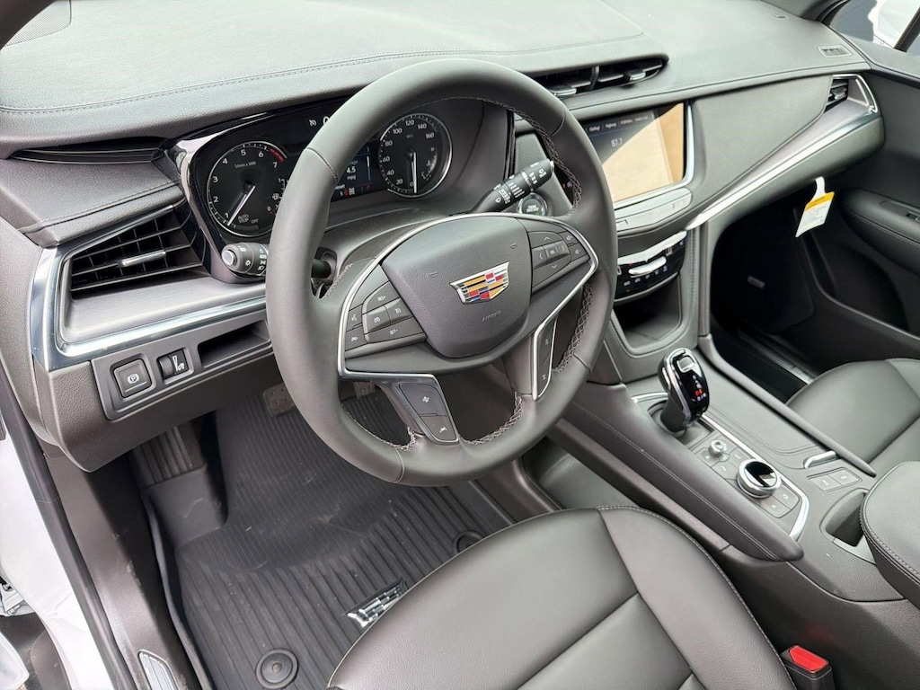 New 2026 CADILLAC XT5 Luxury SUV