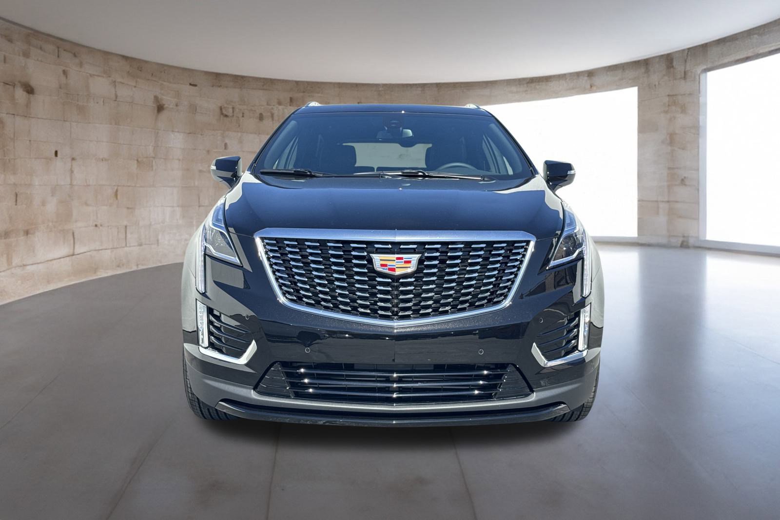 2025 Cadillac XT5 Luxury photo 2
