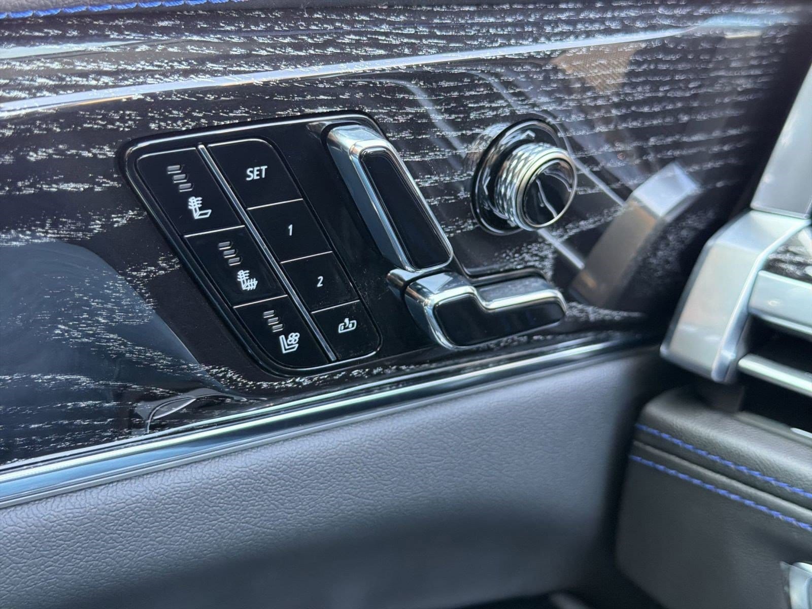 2026 Cadillac Escalade IQL Luxury - Photo 17