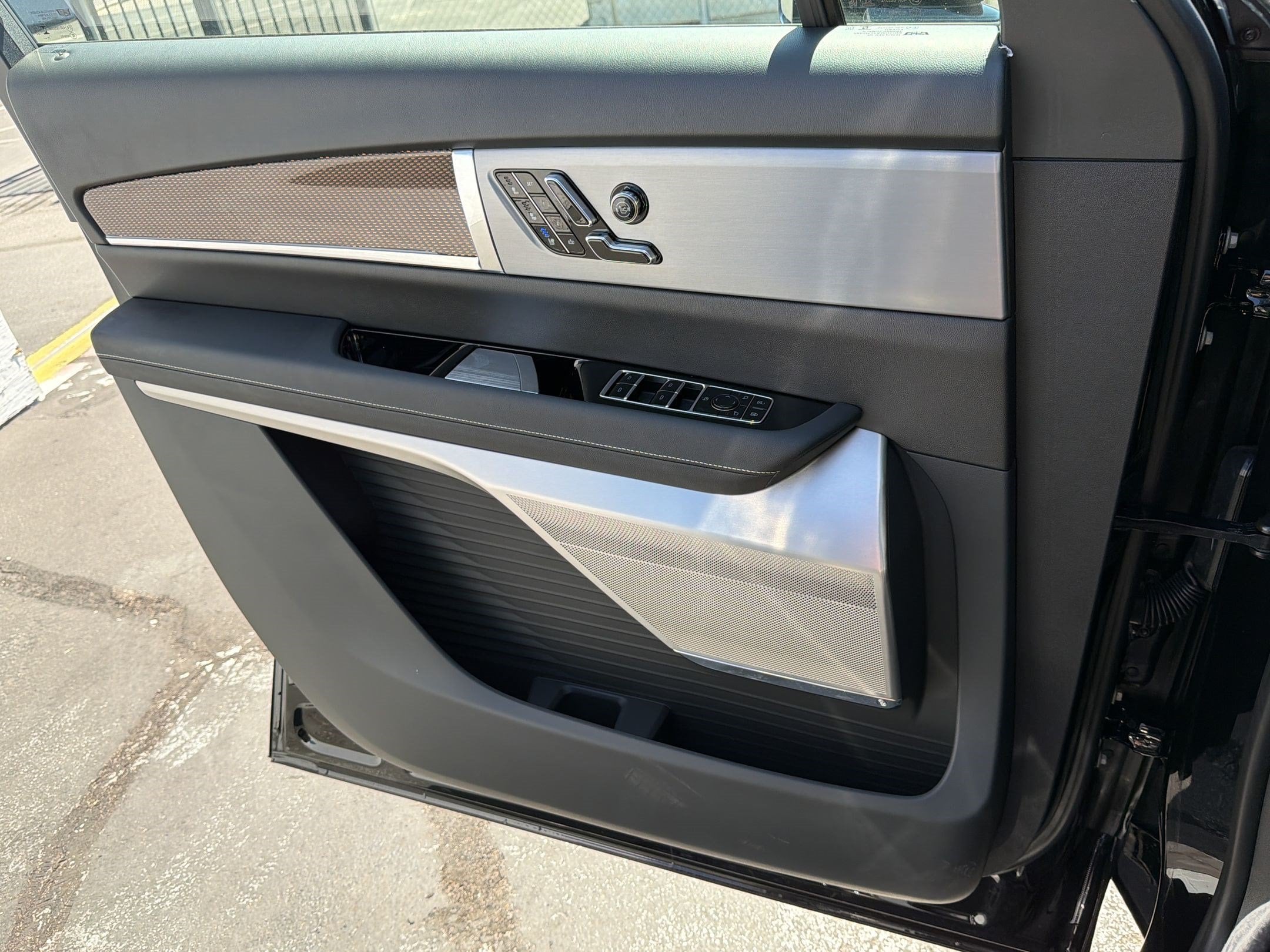 2027 Cadillac VISTIQ Sport - Photo 13