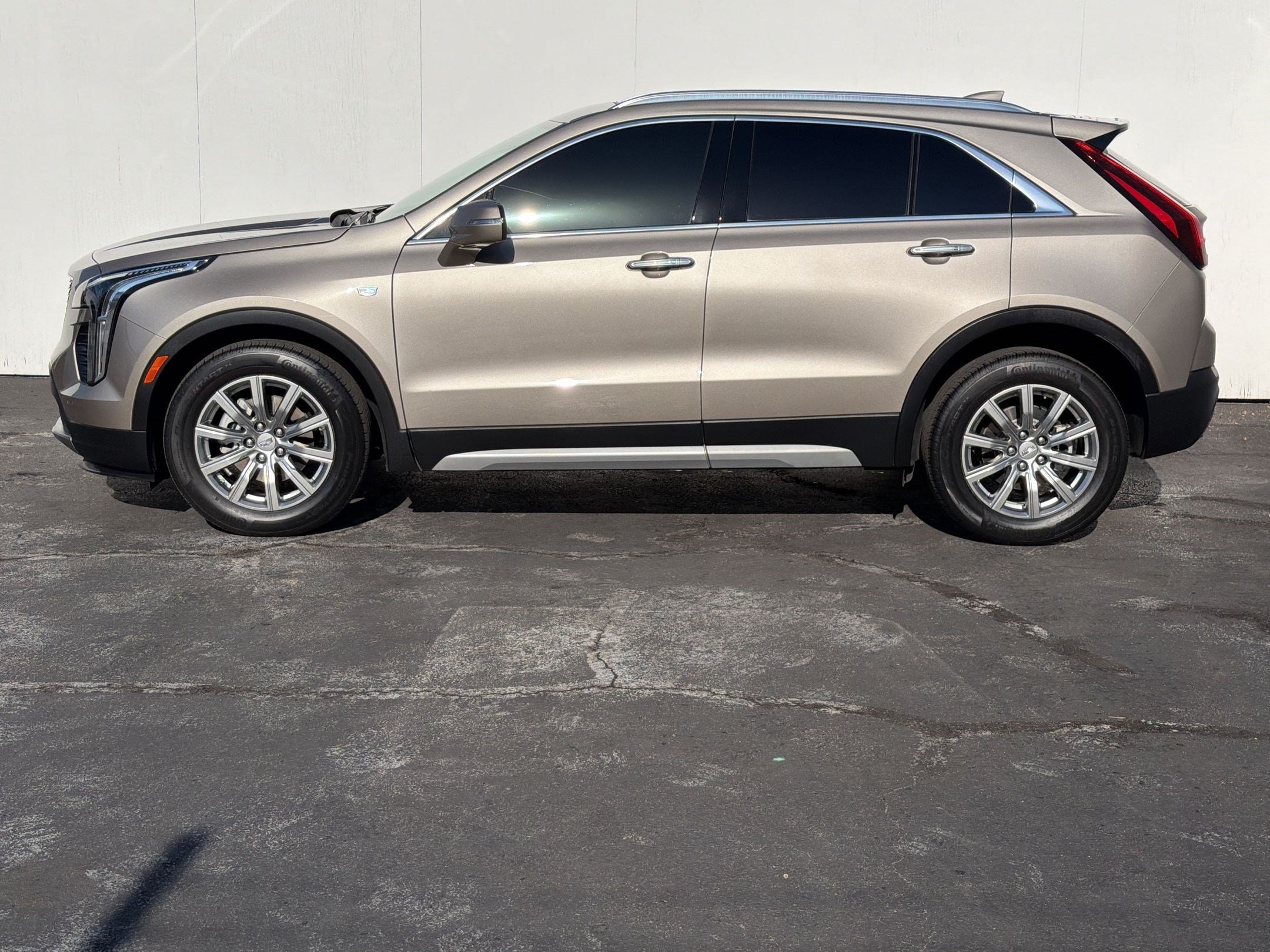 XT4 FWD Premium Luxury SUV