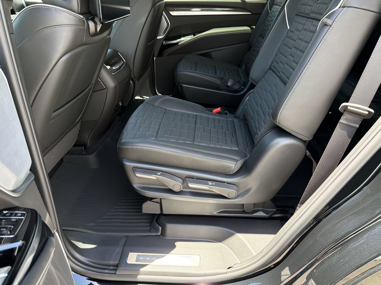 2026 Cadillac Escalade V-Series - Photo 20