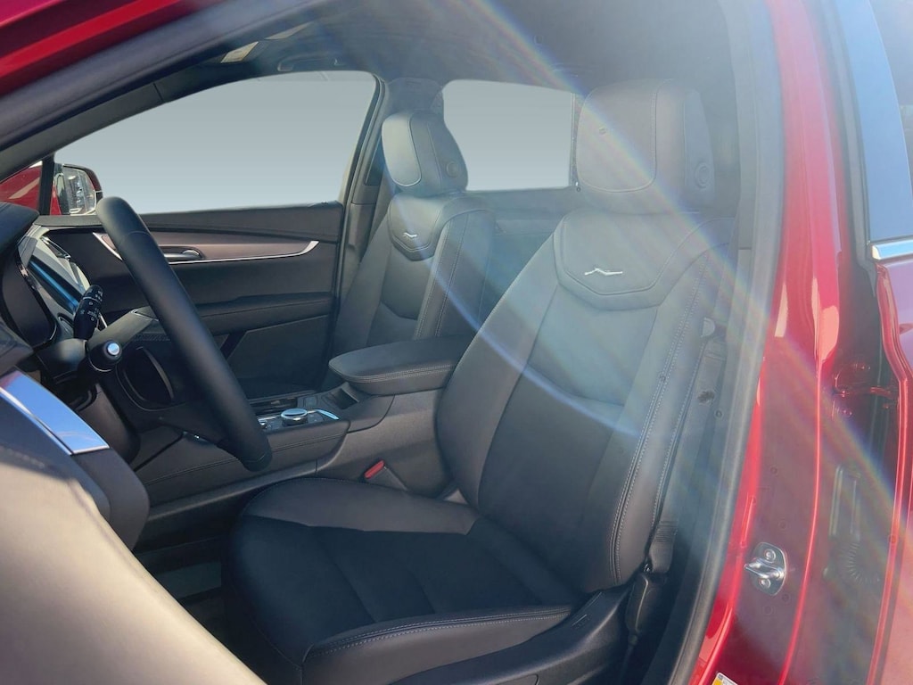 New 2025 CADILLAC XT5 Luxury SUV