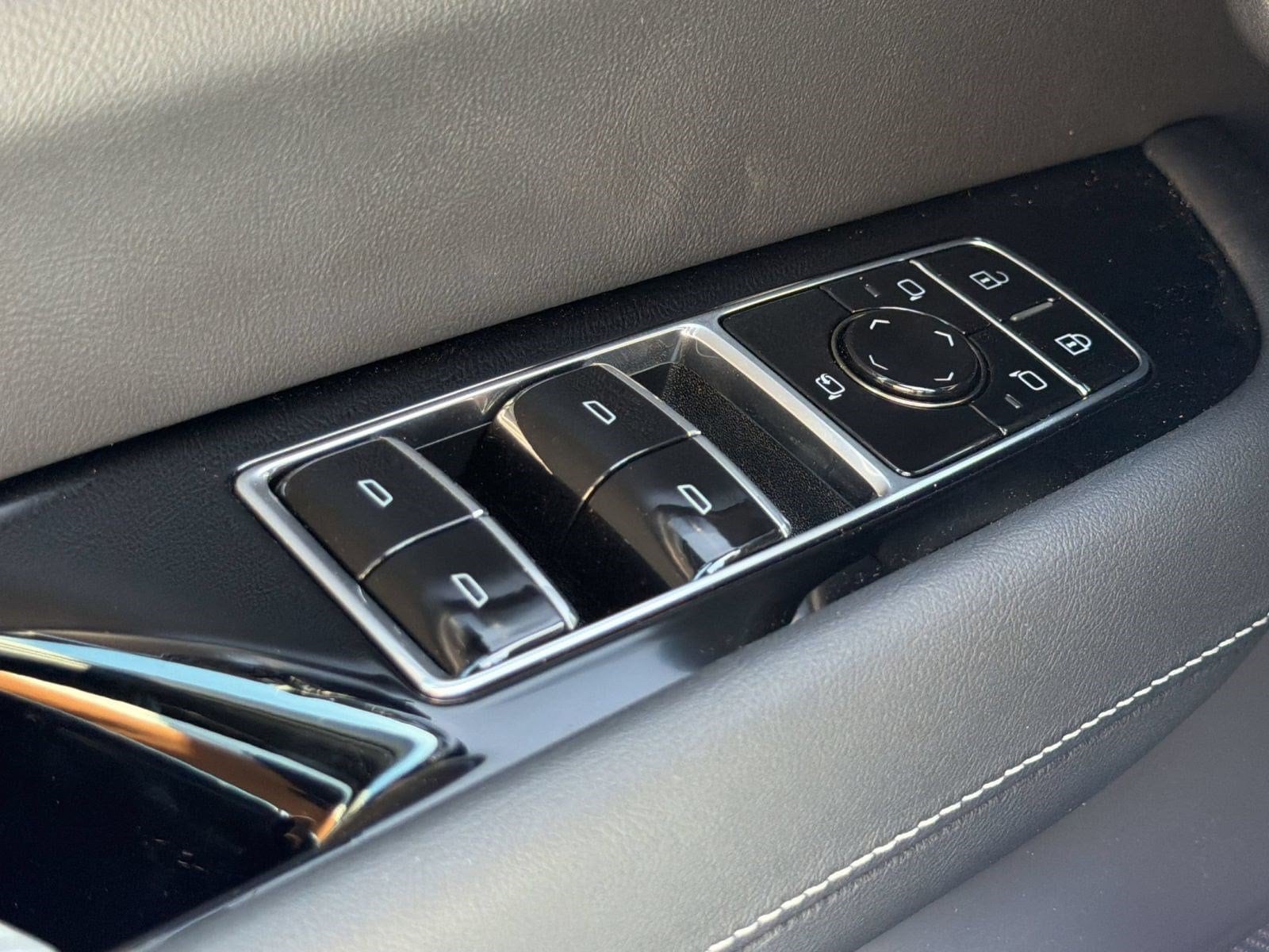 2027 Cadillac VISTIQ Sport - Photo 12