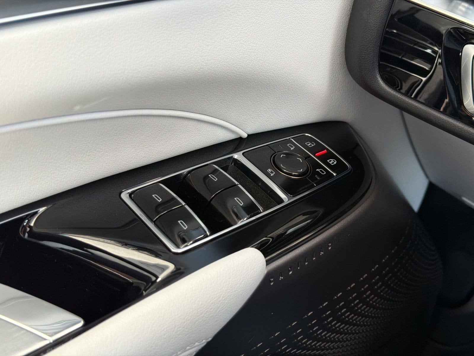 2027 Cadillac LYRIQ Sport - Photo 13