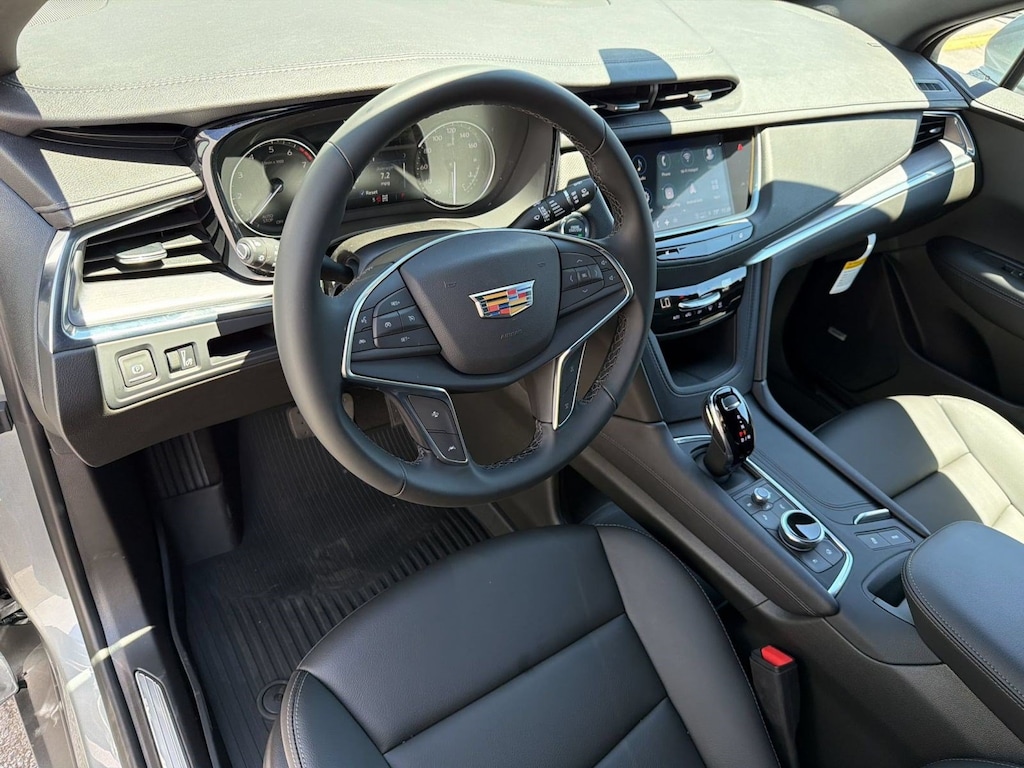 New 2026 CADILLAC XT5 Luxury SUV