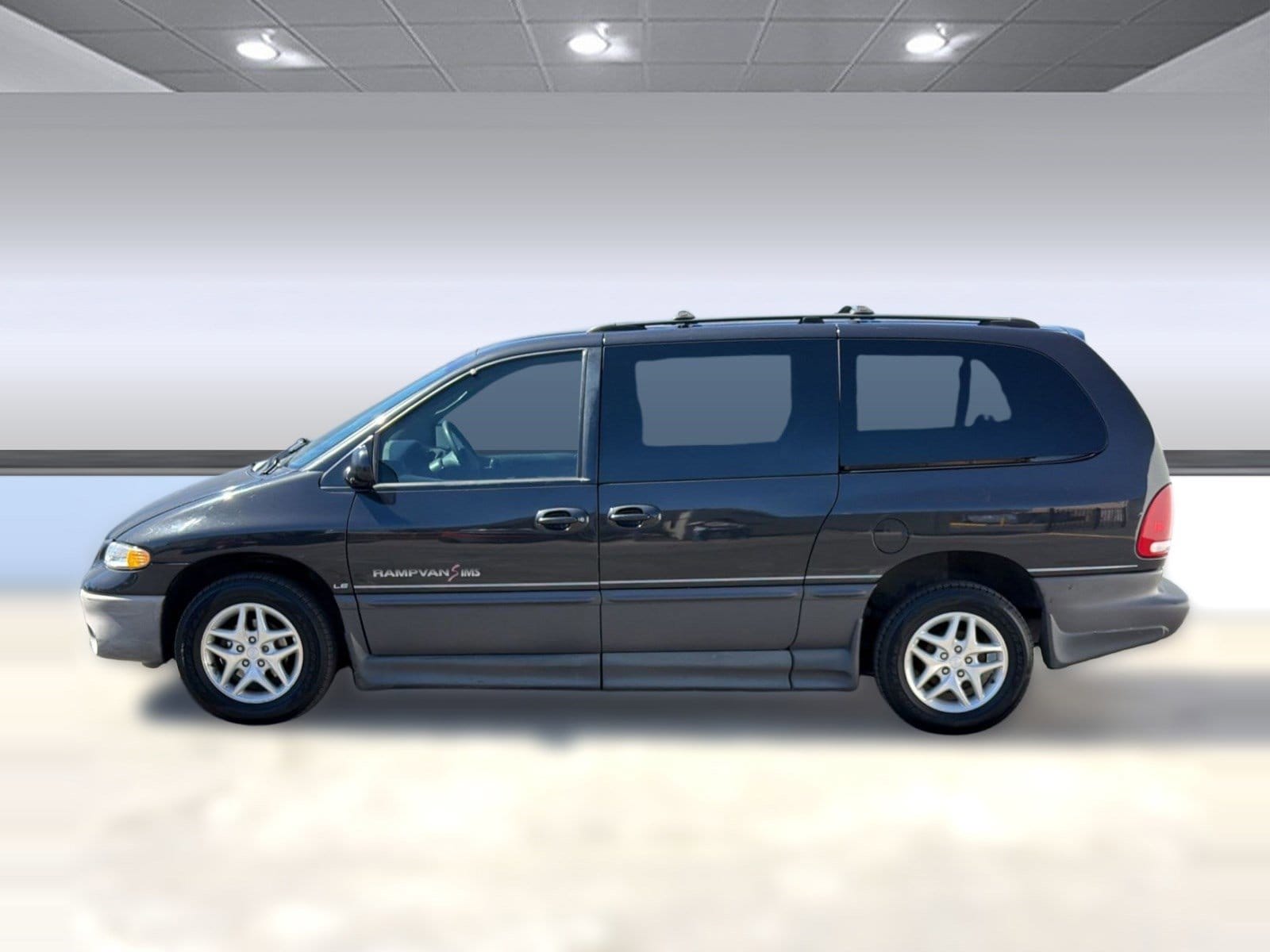 Used 1999 Dodge Grand Caravan LE with VIN 1B4GP54R8XB574664 for sale in Las Vegas, NV