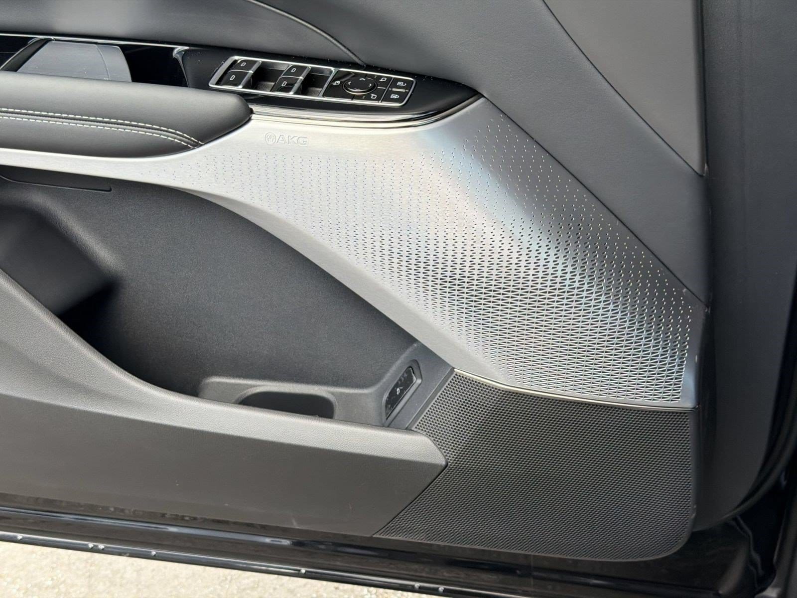 2027 Cadillac LYRIQ Signature Sport - Photo 25