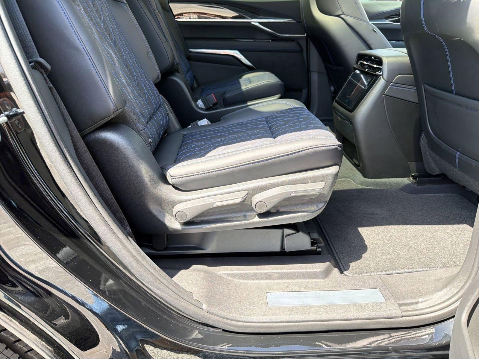 2026 Cadillac Escalade IQL Luxury - Photo 28