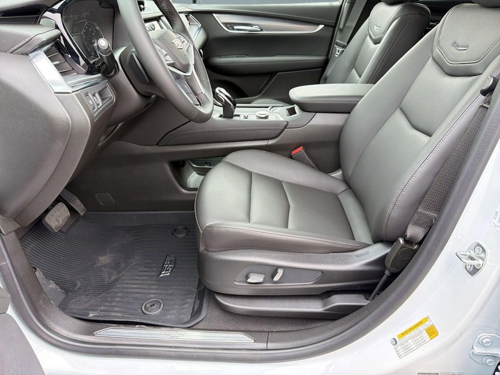 New 2026 CADILLAC XT5 Luxury SUV