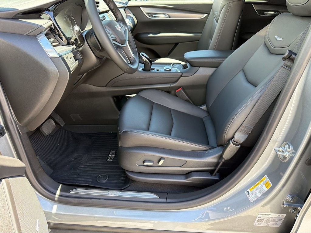 New 2026 CADILLAC XT5 Luxury SUV