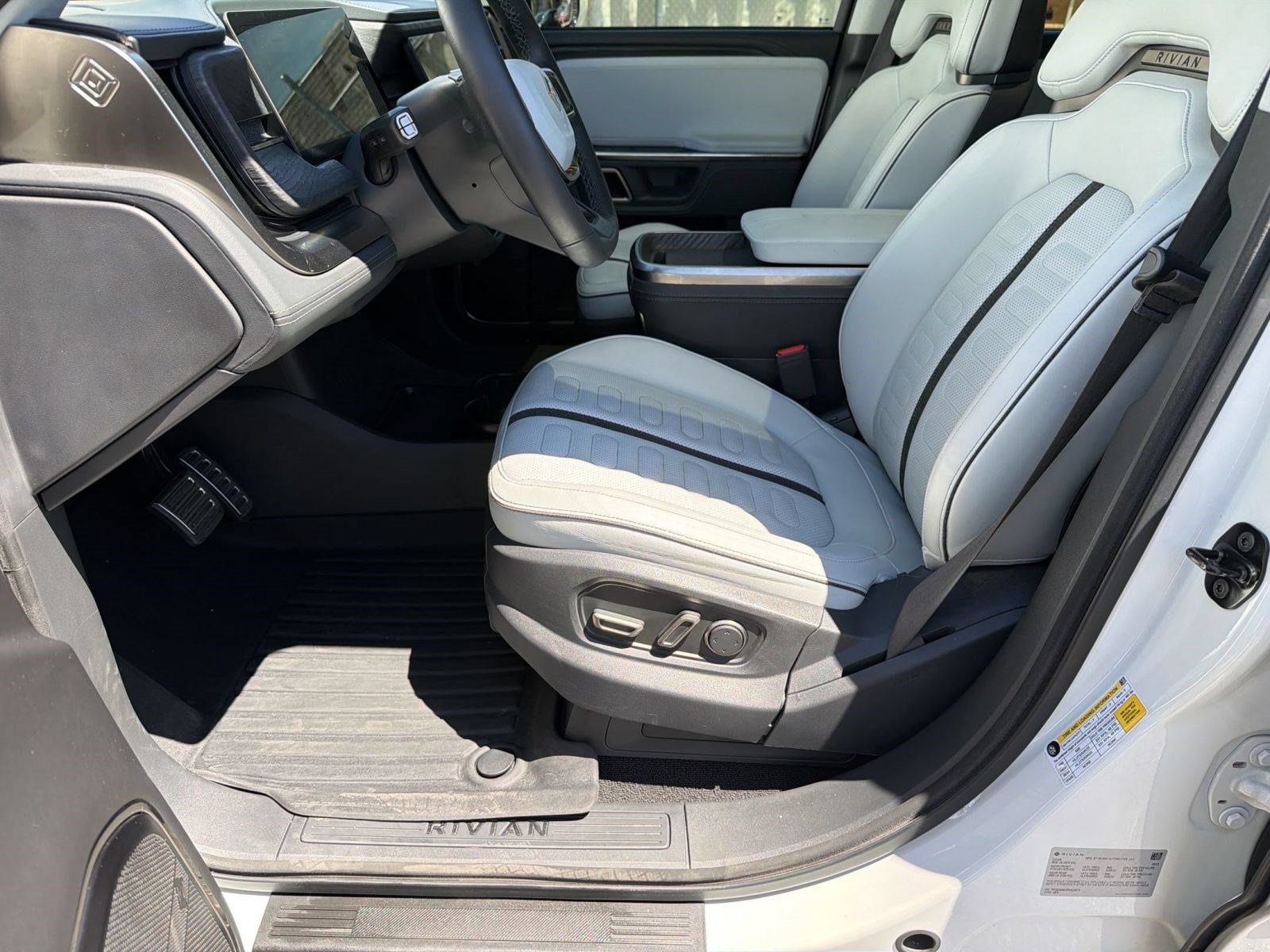 2023 Rivian R1S Adventure