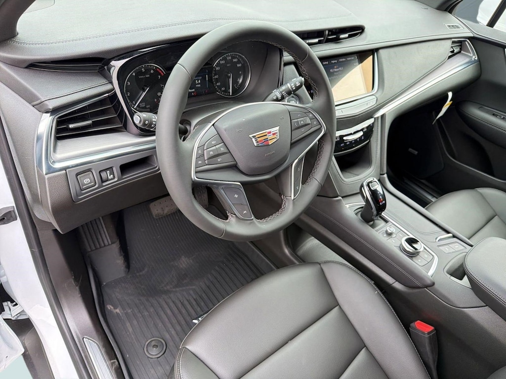 New 2026 CADILLAC XT5 Luxury SUV
