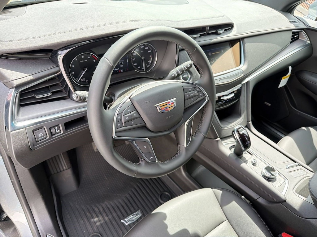 New 2026 CADILLAC XT5 Luxury SUV