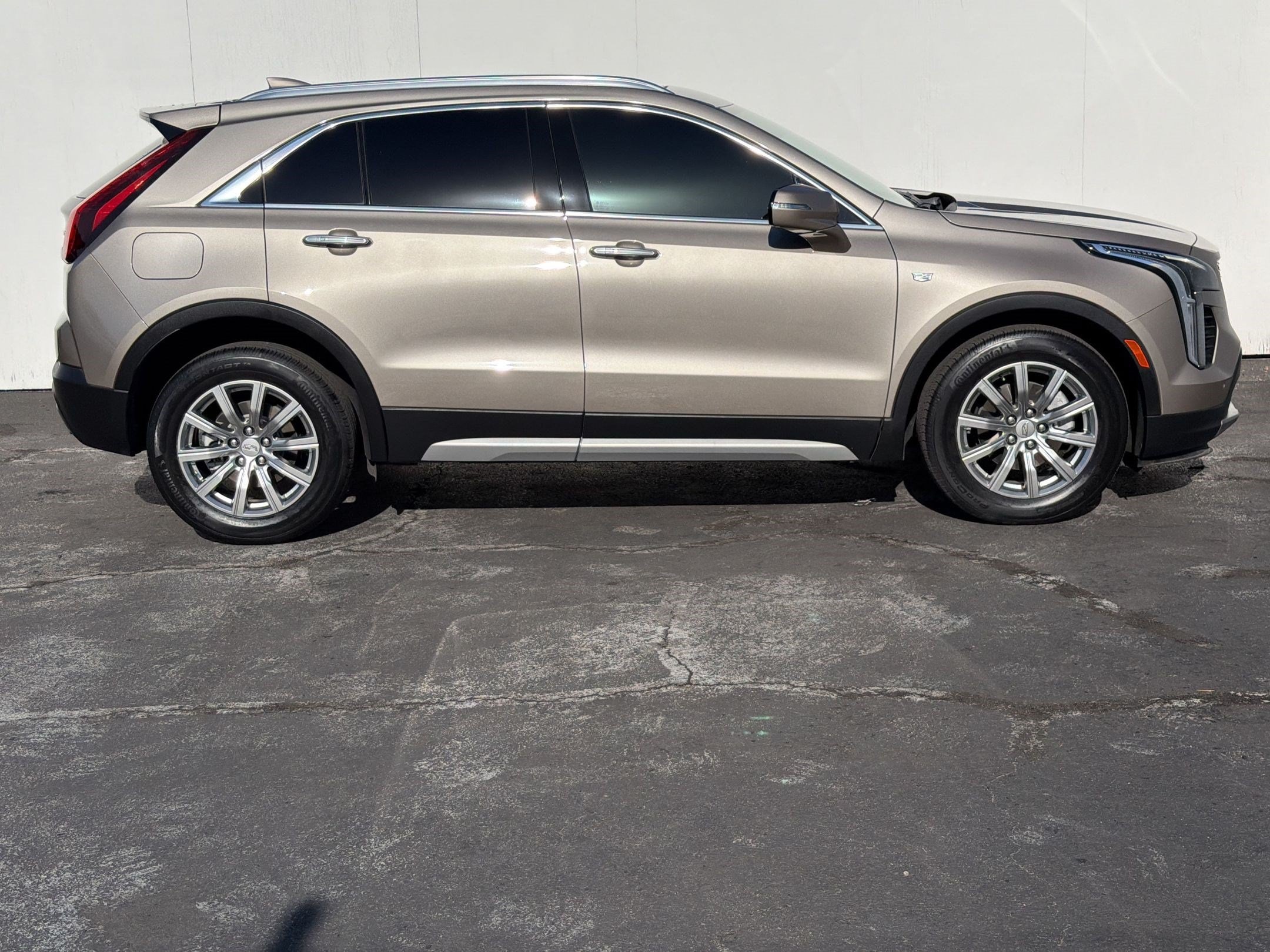 XT4 FWD Premium Luxury SUV