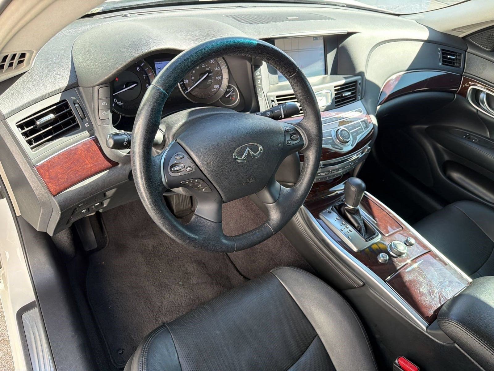 Q70 5.6 Luxe