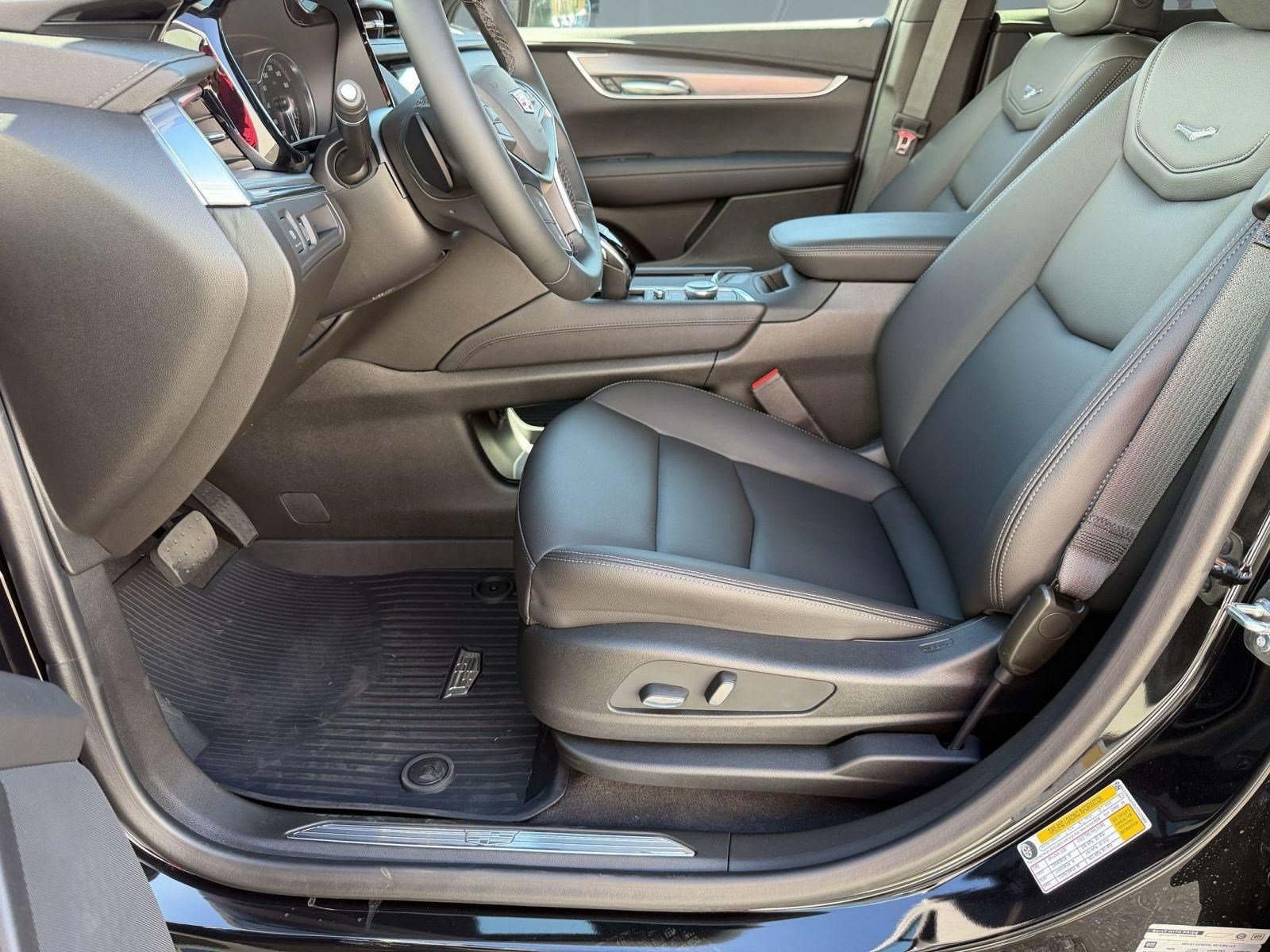 New 2026 CADILLAC XT5 Luxury SUV