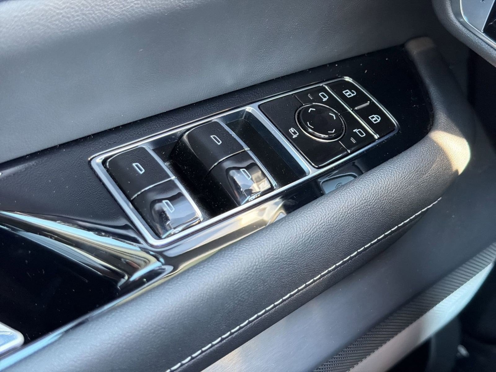 2026 Cadillac VISTIQ Sport - Photo 12