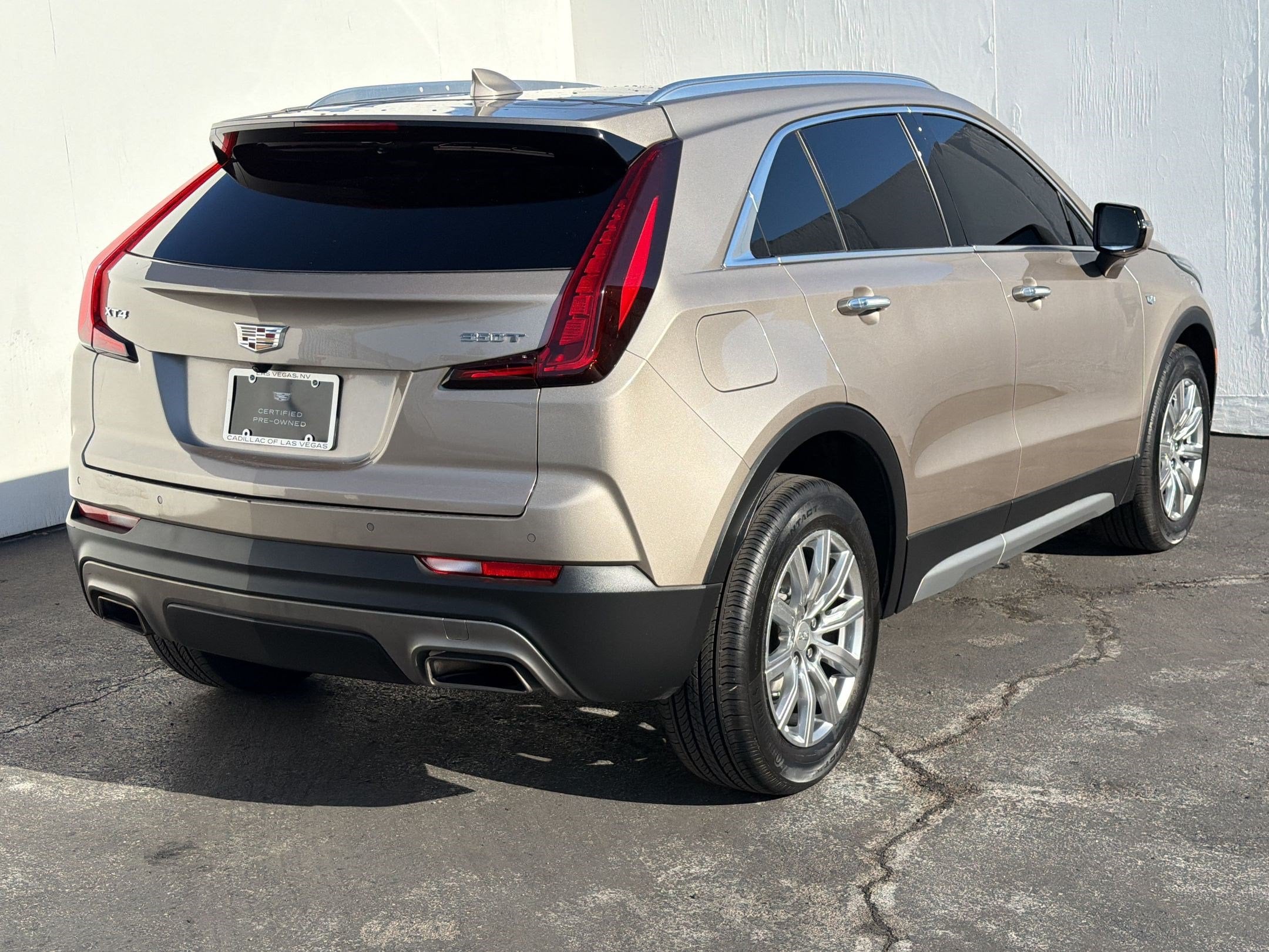 XT4 FWD Premium Luxury SUV