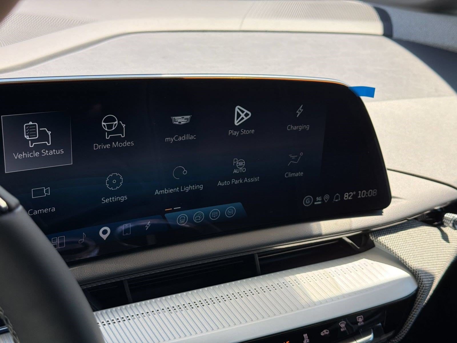 2026 Cadillac OPTIQ Luxury - Photo 18