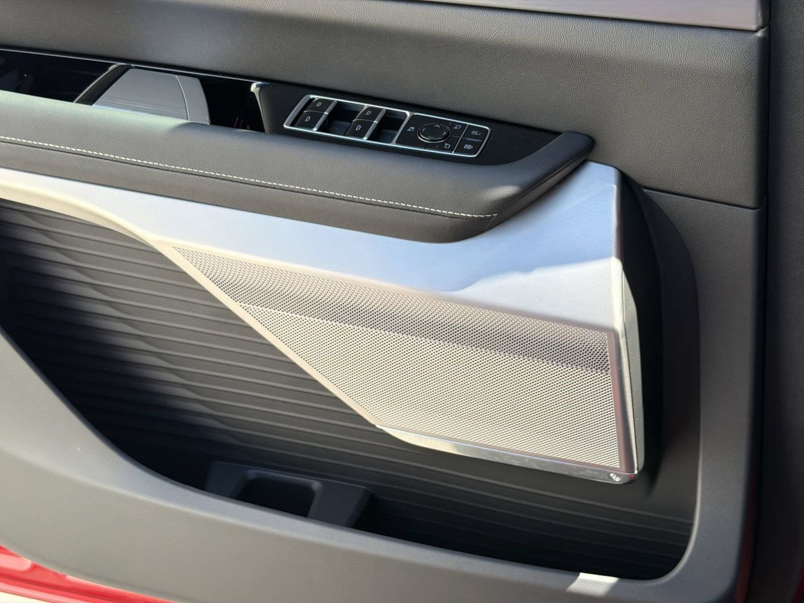 2027 Cadillac VISTIQ Sport - Photo 26