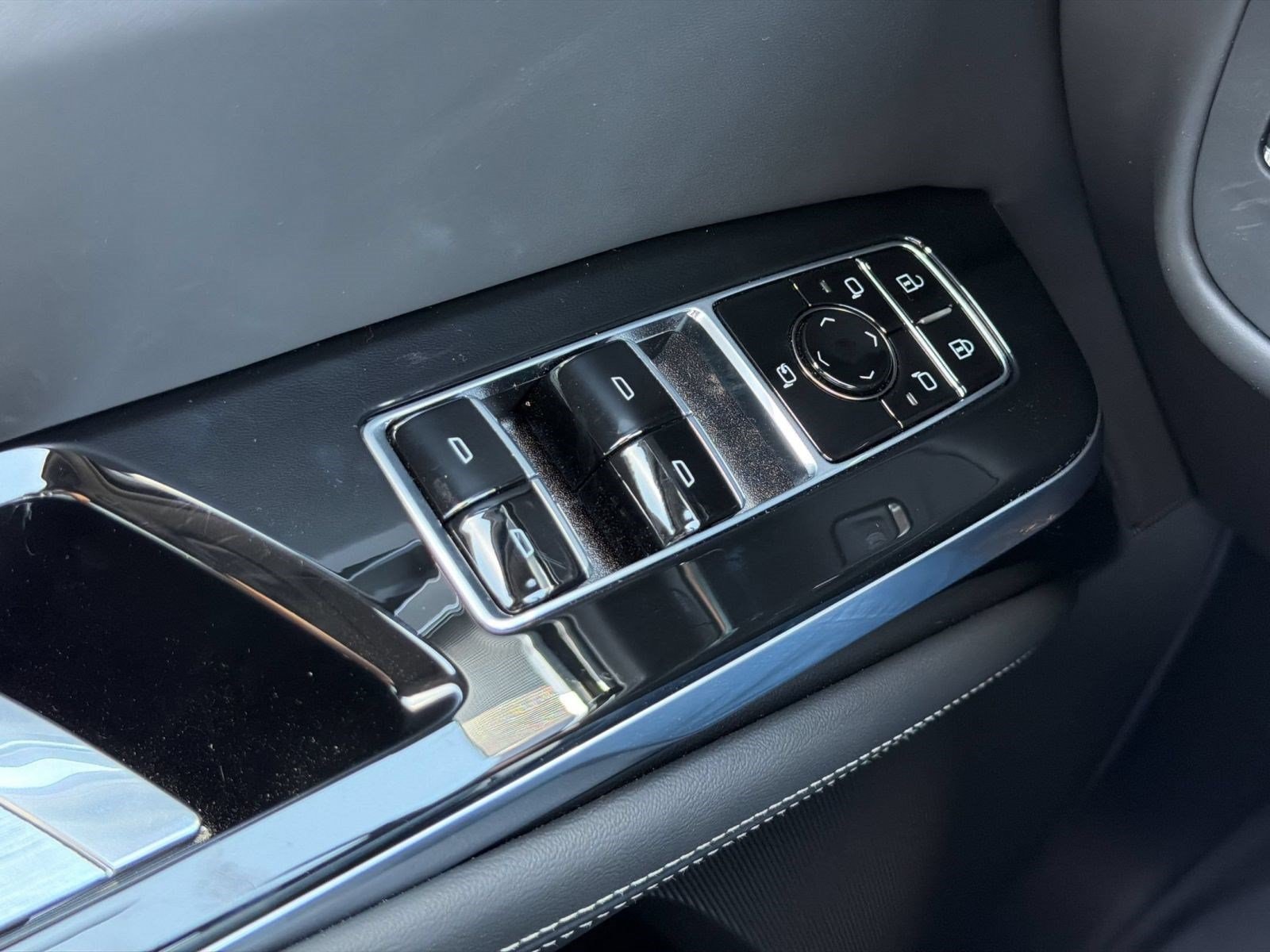 2026 Cadillac Escalade V-Series - Photo 13