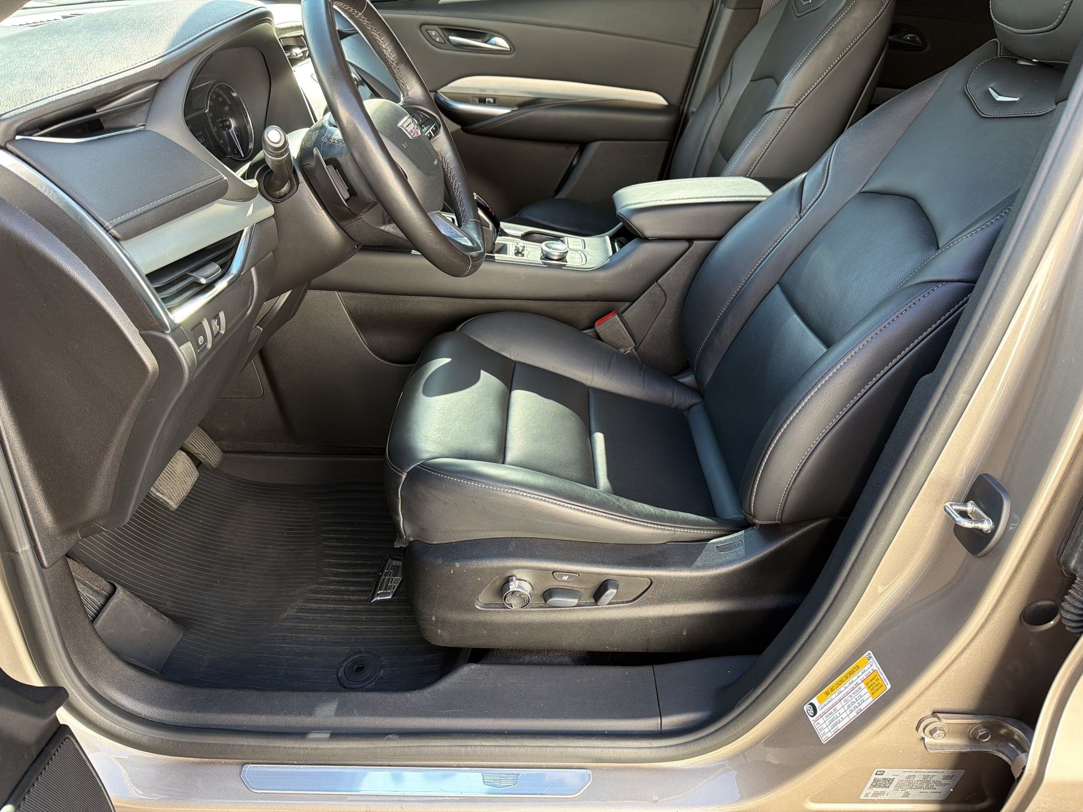 XT4 FWD Premium Luxury SUV