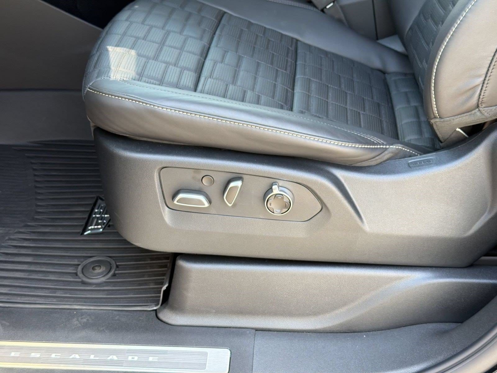 2026 Cadillac Escalade V-Series - Photo 14