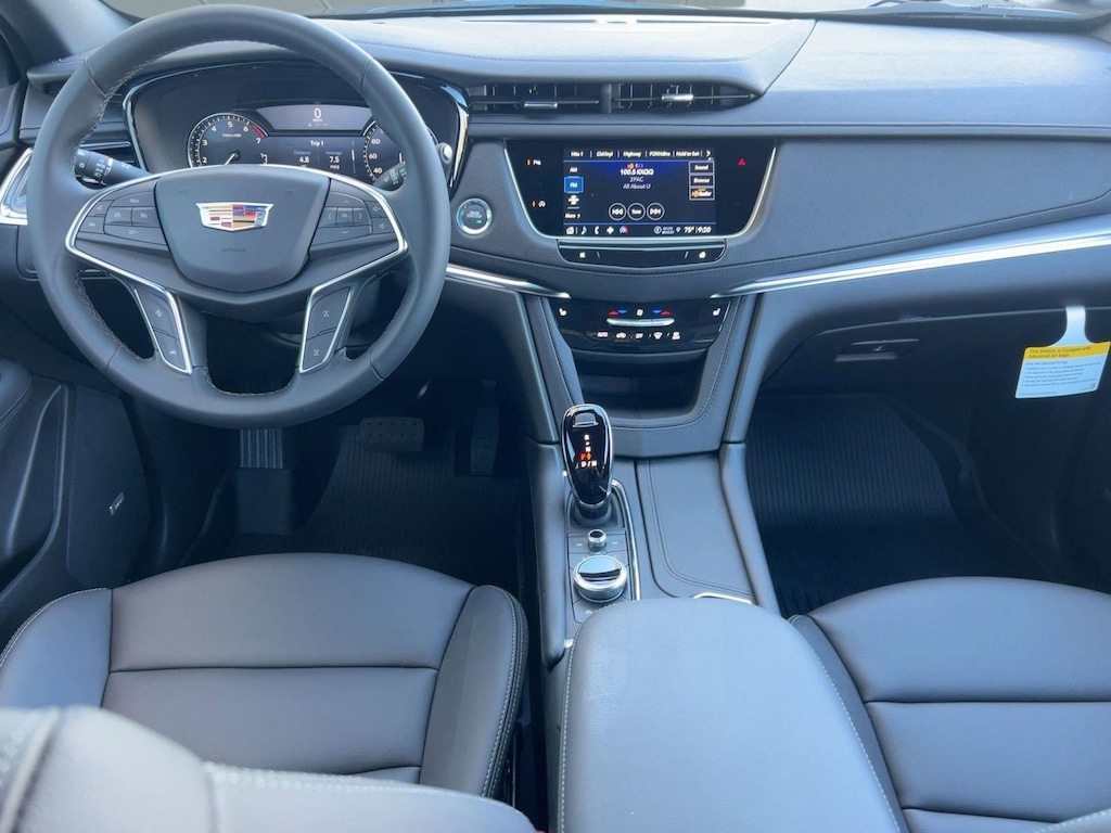New 2025 CADILLAC XT5 Luxury SUV